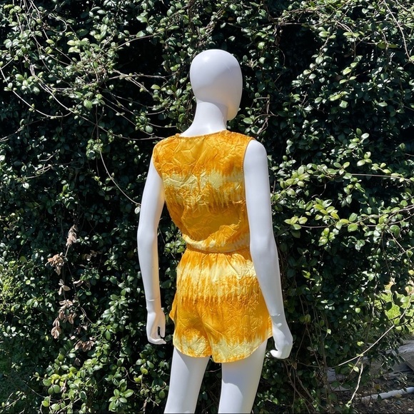 💋NWT House Of Harlow x Sophia Richie Golden Tie Dye Short & Crop Top Set - Picture 16 of 16